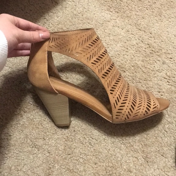 Shoes - Picture 2 of 7